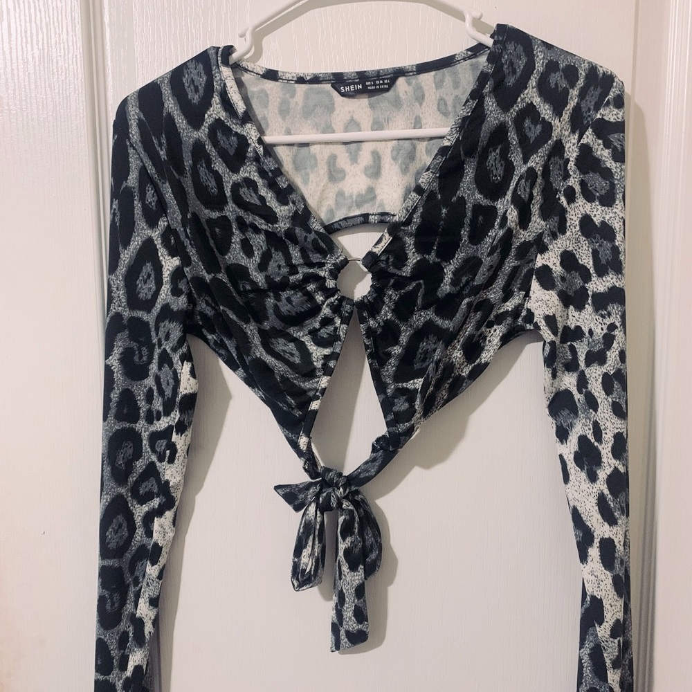 Leopard print tie crop top